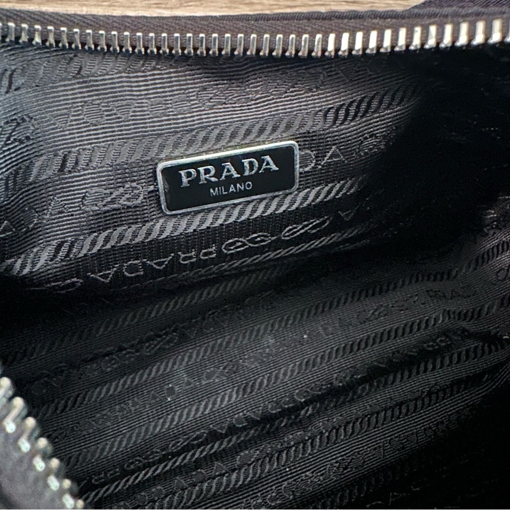 Authentic Prada Re-Edition‎ 2005 Re-Nylon bag - Picture 6 of 10